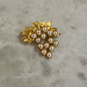 Vintage, gold tone brooch.